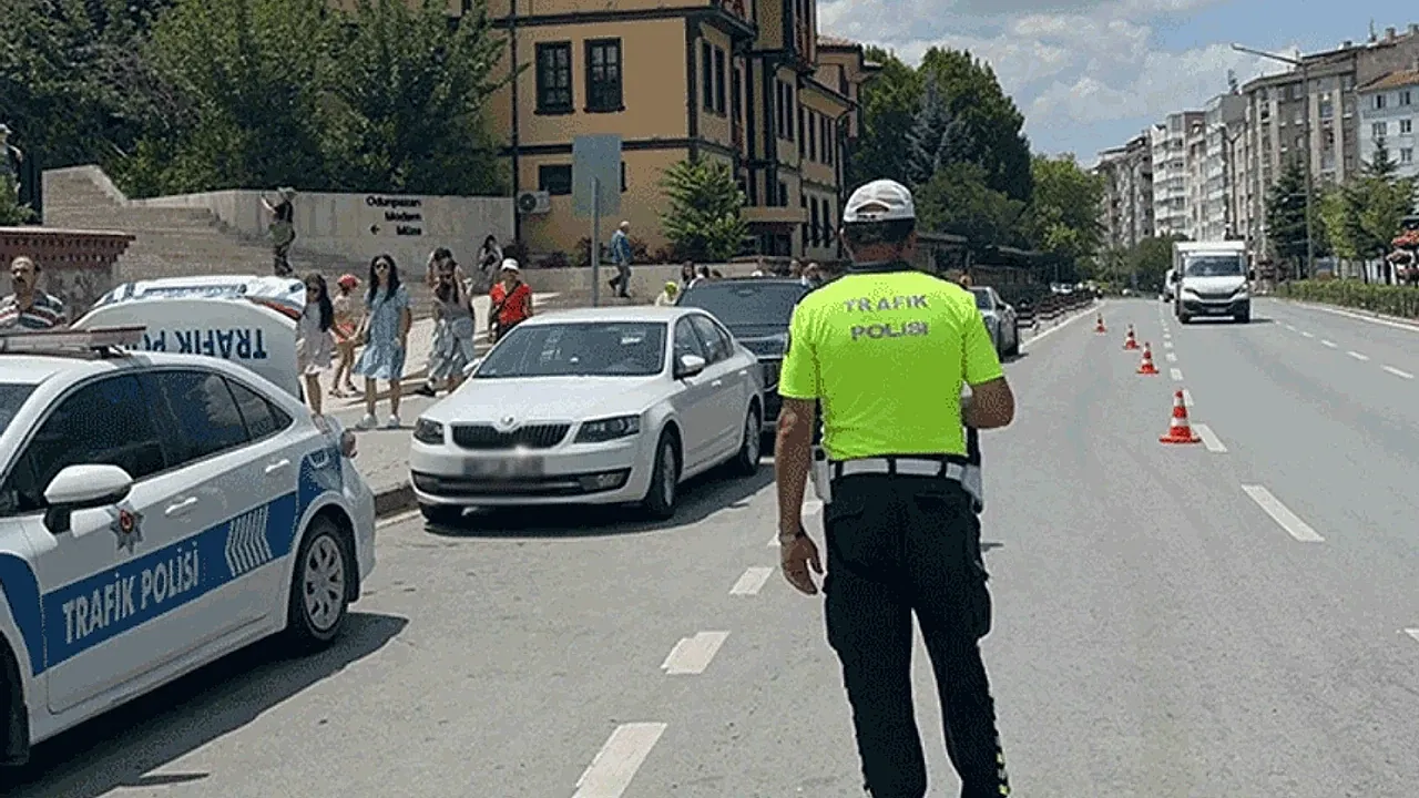 Eskişehir’de trafik denetimleri sıkı şekilde sürüyor