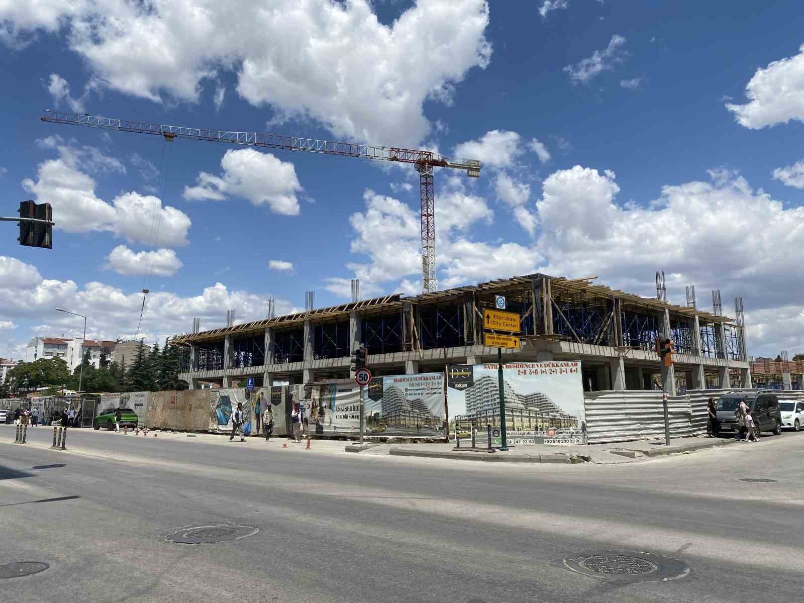 İnşaatta korkutan kaza! Usta iskeleden düştü