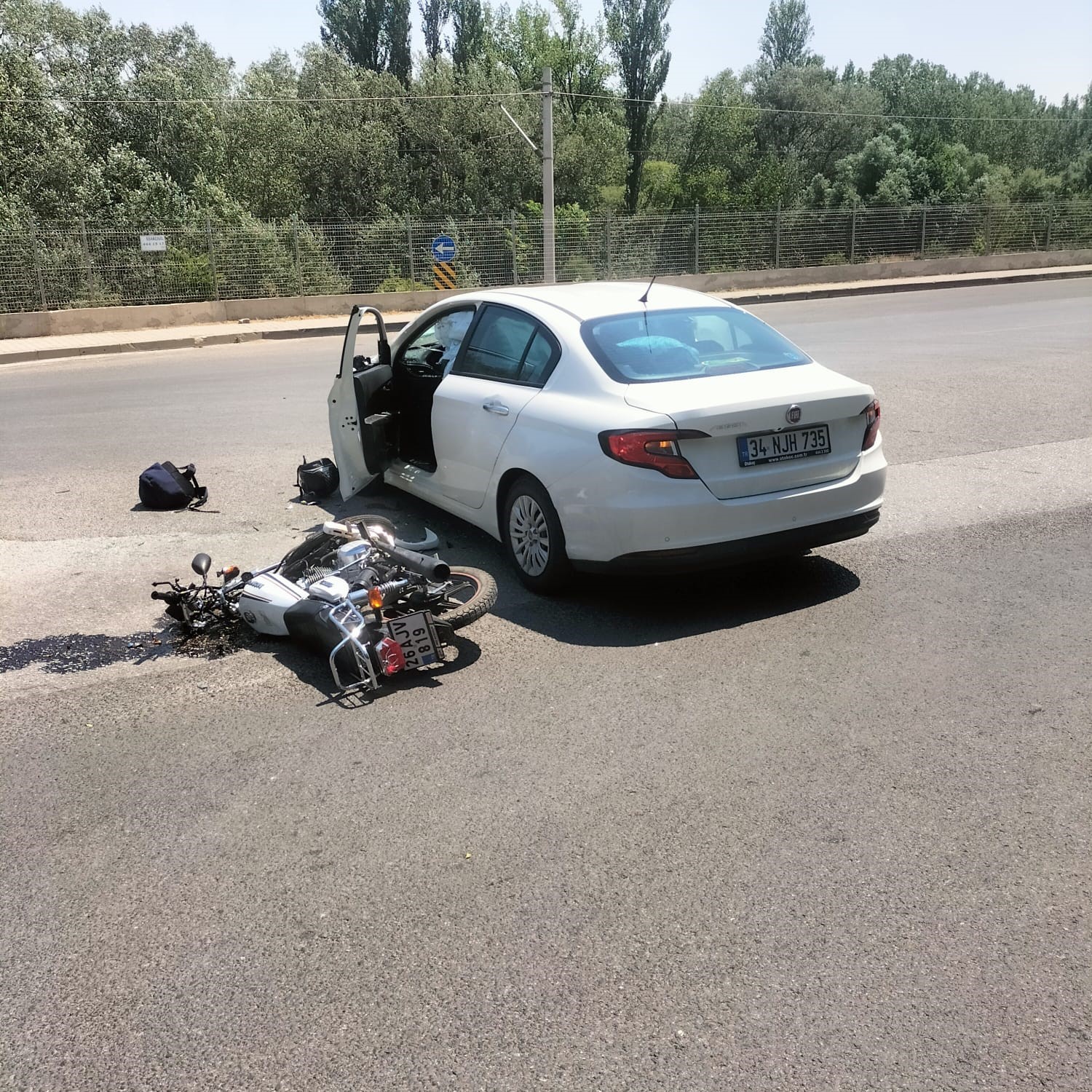 Eskişehir’de Kavşakta Feci Kaza: Motosiklet Sürücüsü Yaralandı