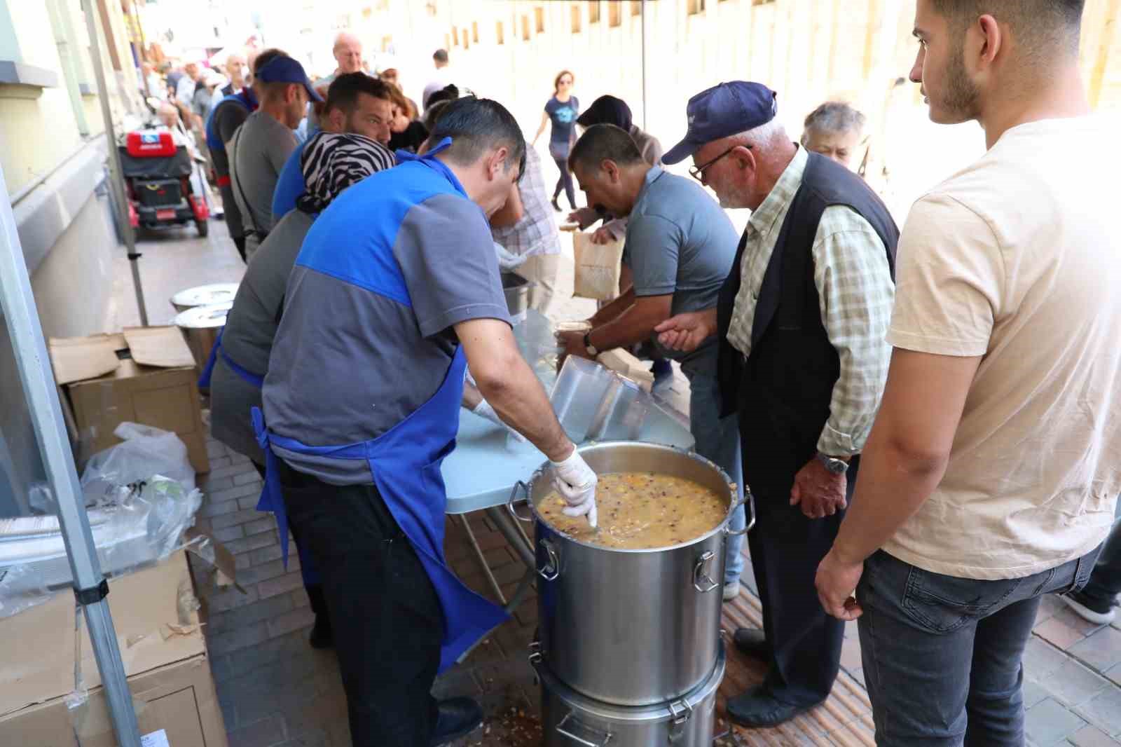 Muharrem Bereketi Odunpazarı’nda Aşureyle Taçlanıyor