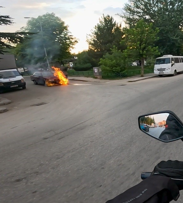 Eskişehir’de Tofaş marka araç alev alev yandı!