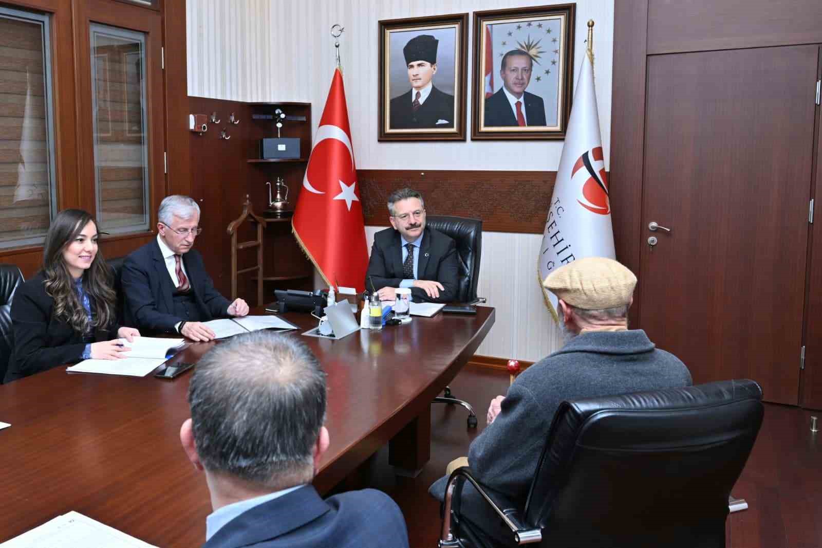 Vali Aksoy halk günlerinde vatandaşların talebini ve önerilerini dinledi!