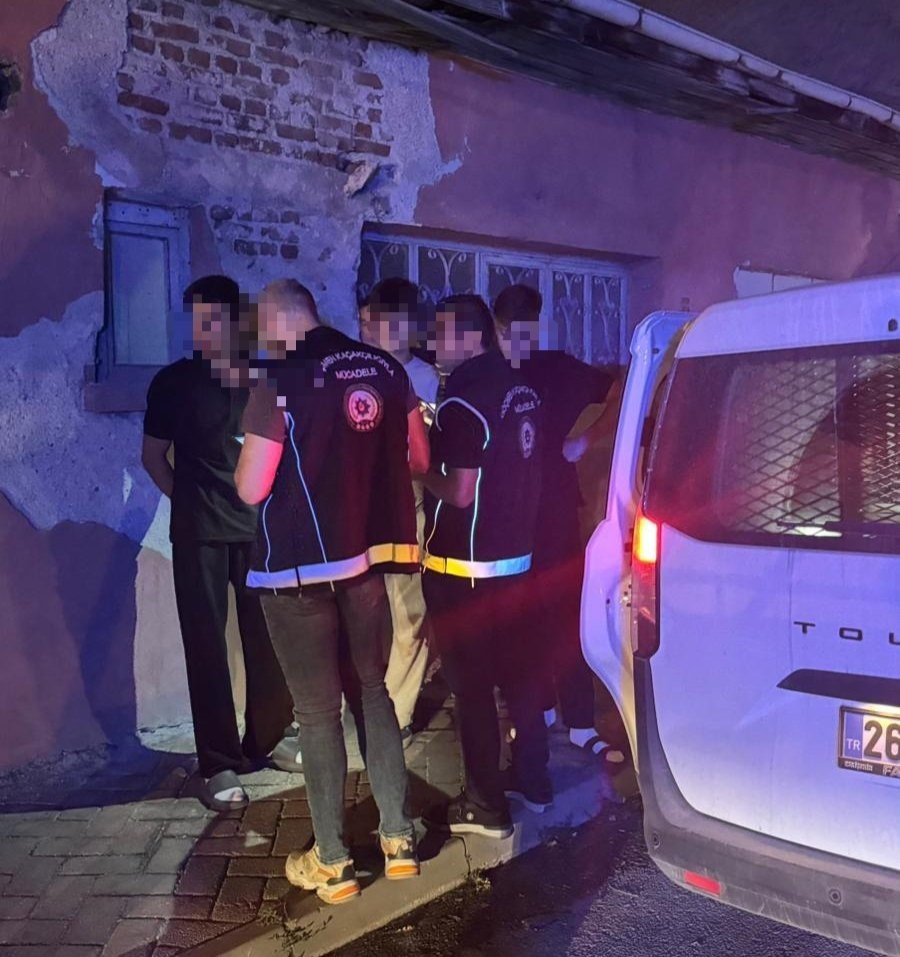 Polis ekiplerinin düzensiz göçle mücadelesi sürüyor