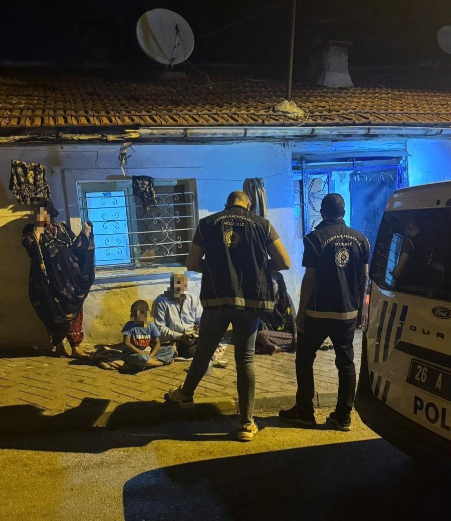Polis ekiplerinin düzensiz göçle mücadelesi sürüyor