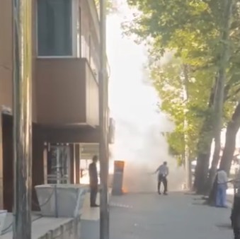 Elektrik panosunun patlaması sonucu çıkan yangın paniğe sebep oldu