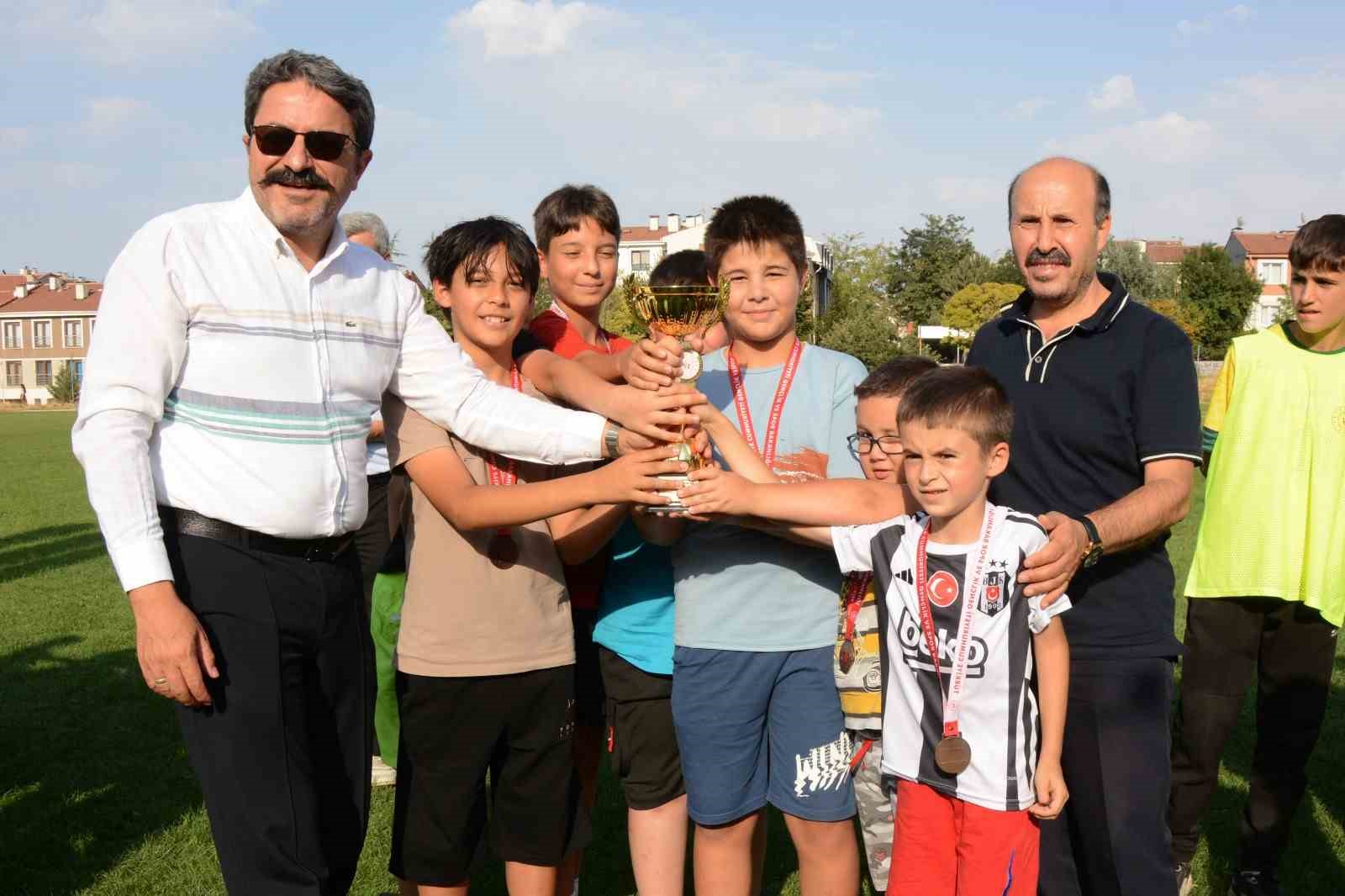 Yaz Kur’an Kursları Arası Zafer kupası futbol turnuvası sona erdi