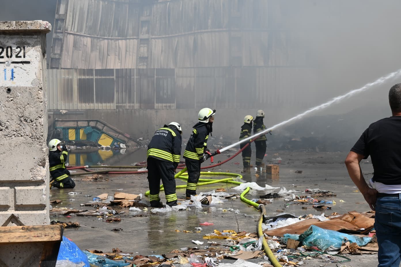 Eskişehir’de geri dönüşüm fabrikasında büyük yangın