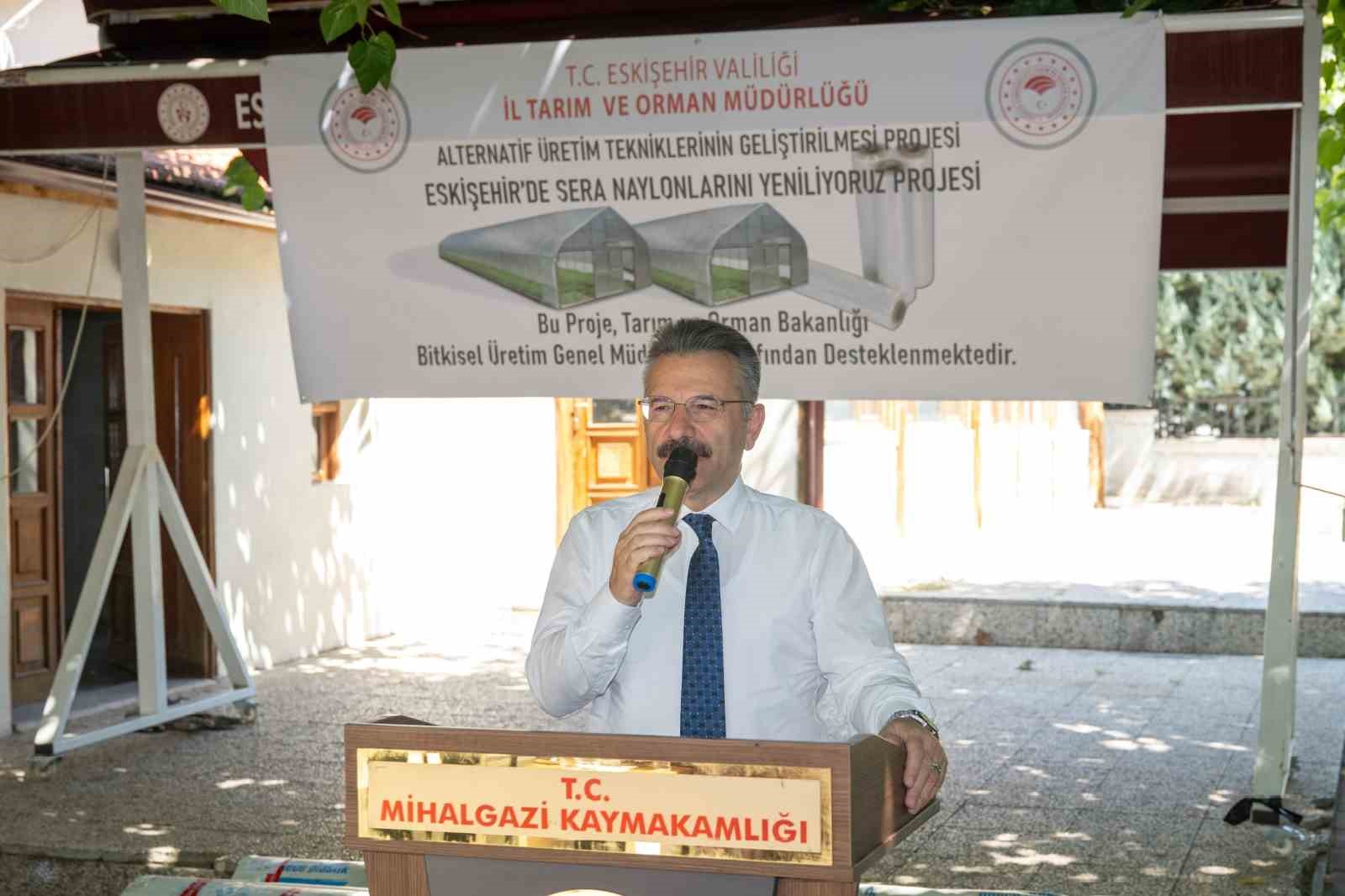 Vali Aksoy Mihalgazi’de sera örtüsü teslim törenine katıldı