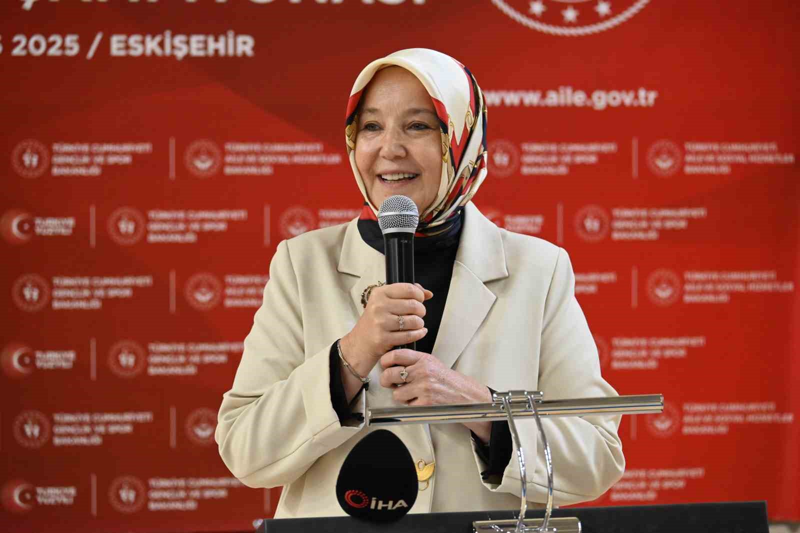 Bakan Yardımcısı Yenigün, Eskişehir’de voleybol şampiyonası açılışına katıldı