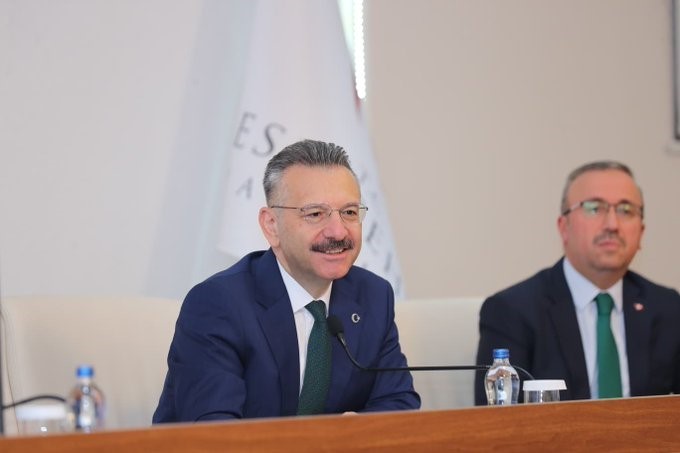 Vali Aksoy YKS’de derece yapan öğrencilerle buluştu