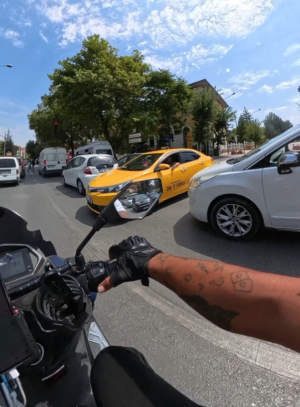 Taksici ve kurye arasında kavga