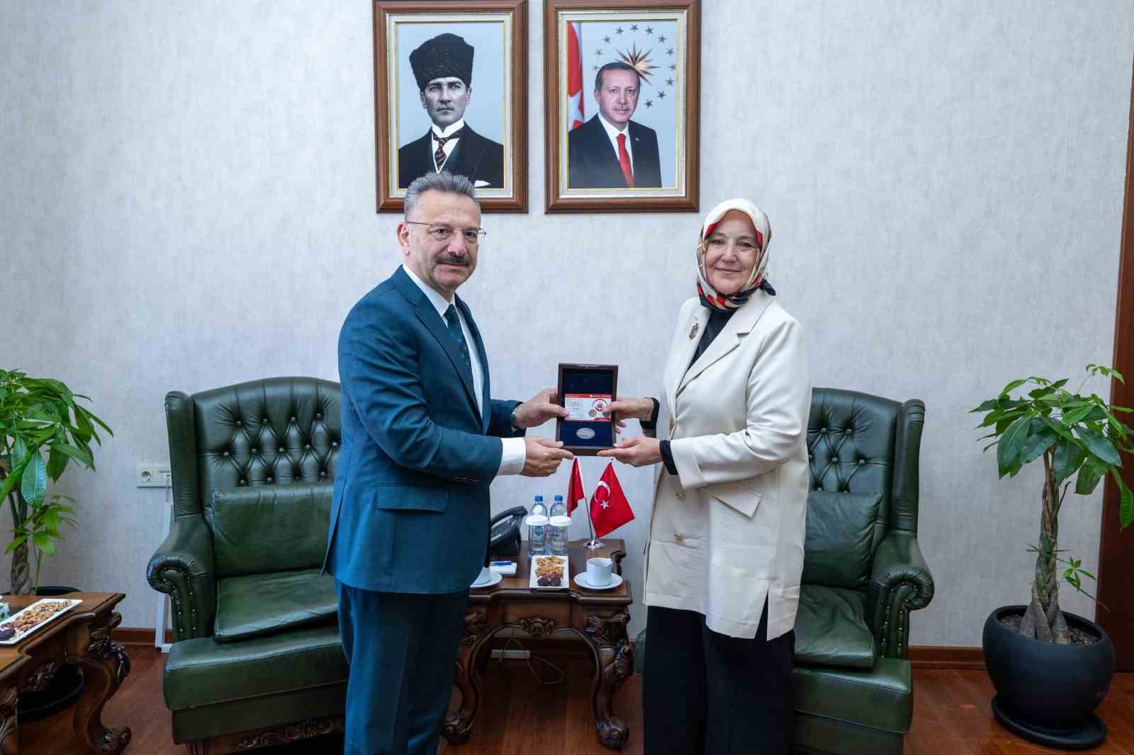 Bakan Yardımcısı Yenigün ile Vali Aksoy sosyal hizmet faaliyetlerini değerlendirdi