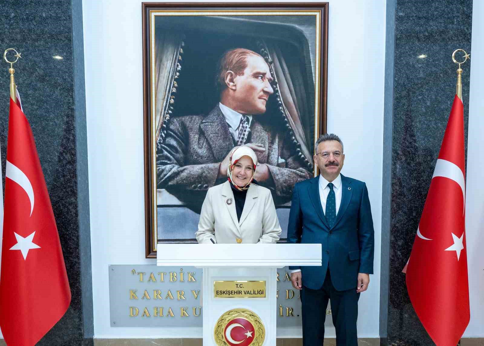 Bakan Yardımcısı Yenigün ile Vali Aksoy sosyal hizmet faaliyetlerini değerlendirdi