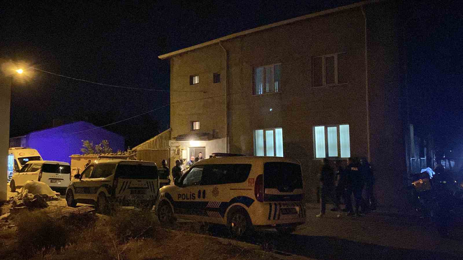 Aile içi kavga sonrası kendisini odaya kapatan adam için Özel Harekat Timi devreye girdi