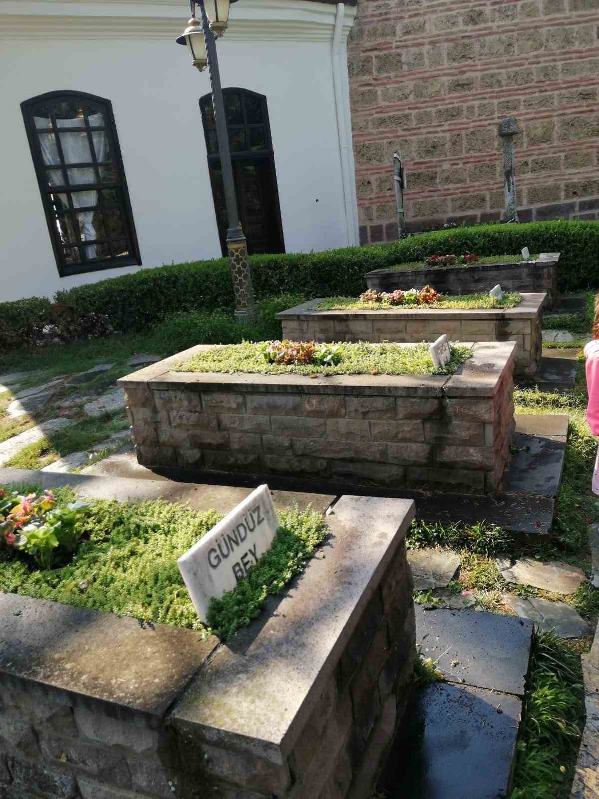 Söğüt’te Tarihi Türbe ve Mezarlar Özenle Bakım Altına Alındı!