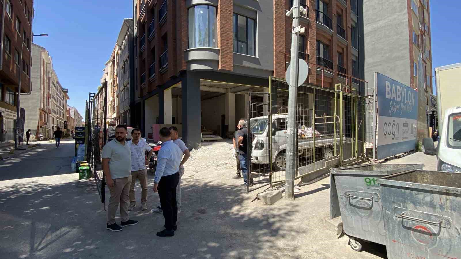 İnşaattan düşen işçi yaralandı