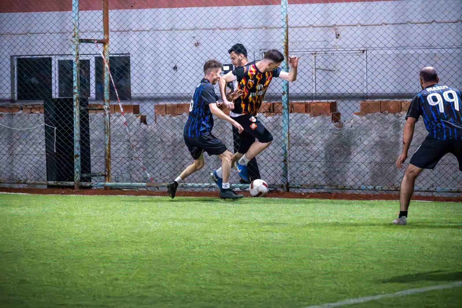 İnönü 9. Geleneksel Halı Saha Turnuvası’nın şampiyonu Manda Birliği oldu