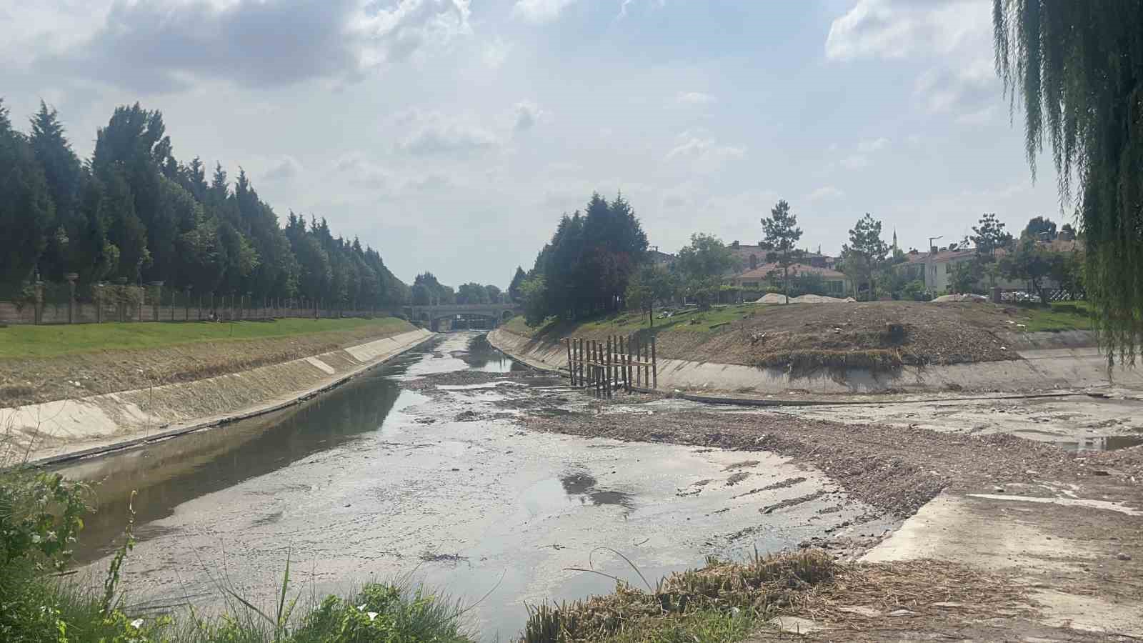 Eskişehir’in Simgesi Kuruyor mu? Porsuk Çayı’nda Alarm Veren Görüntüler