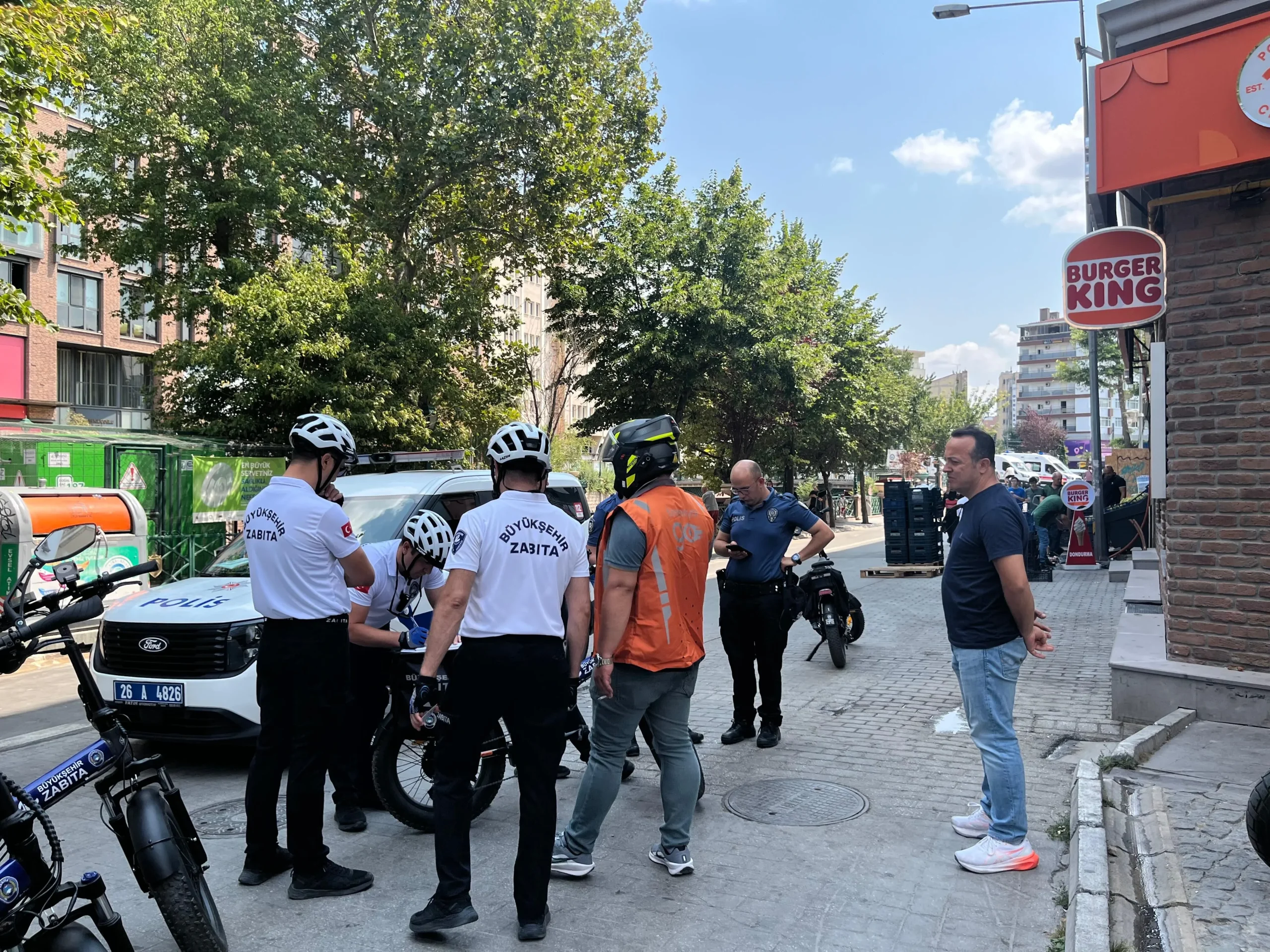 Eskişehir Adalar’da Kurye Gerginliği: Kimlik Vermedi, Polise Direndi!