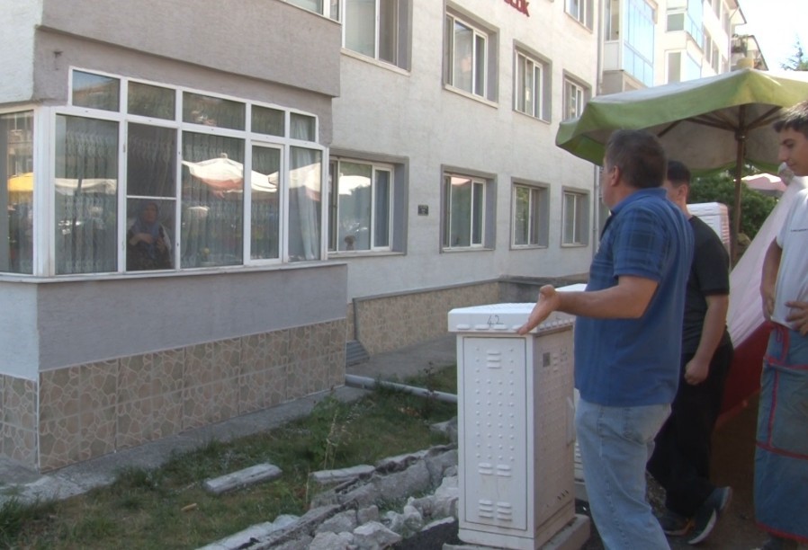 Bahçe Duvarı Krizi: Mahalleli ile Pazarcı Karşı Karşıya!