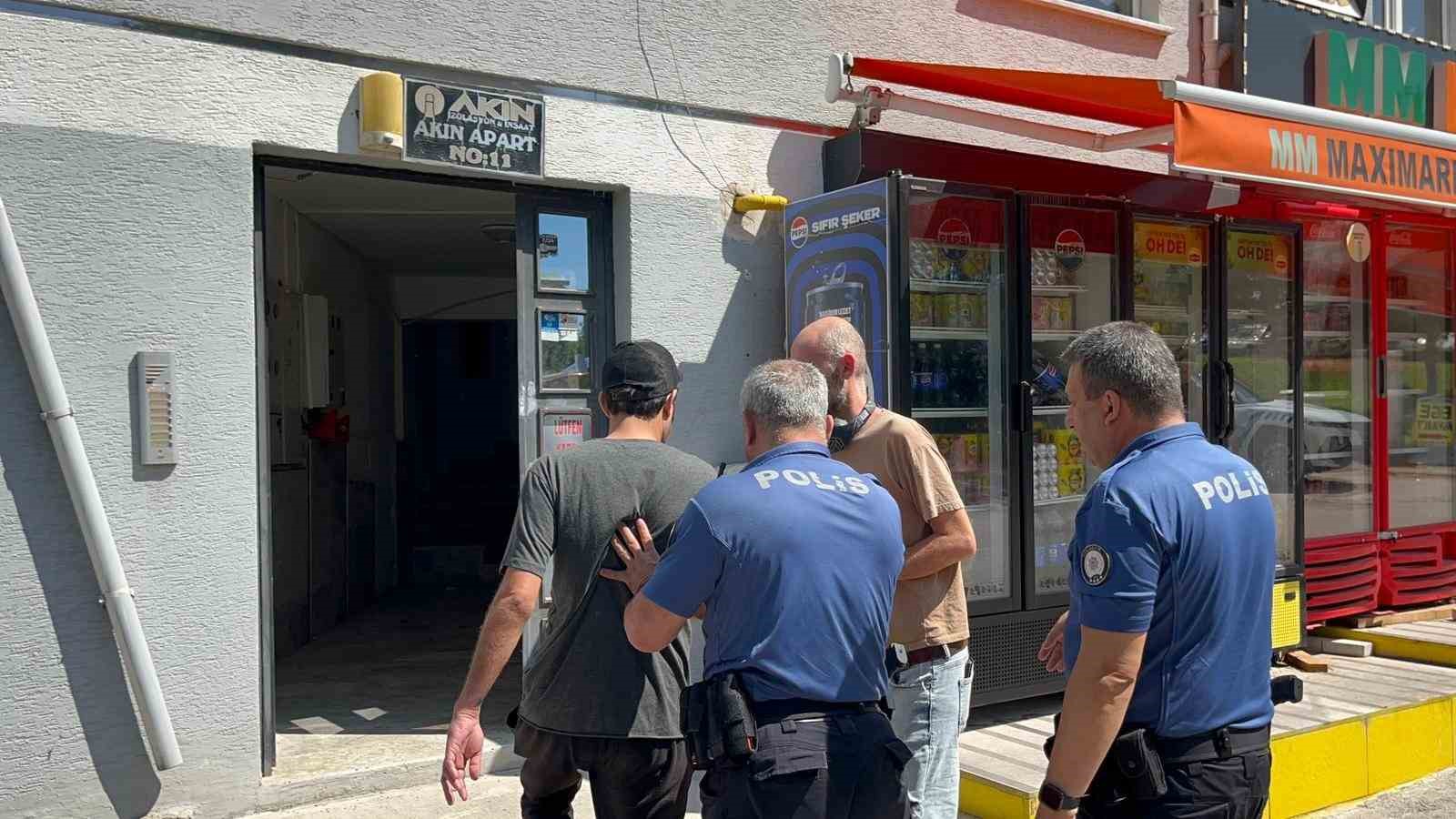 2’nci kattan market tentesine düşen kadının yakınları esnafa küfürler yağdırdı