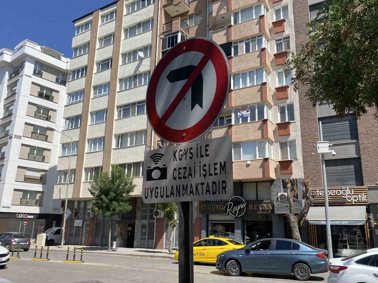 Atatürk Caddesi’nde trafik çilesi bitmiyor