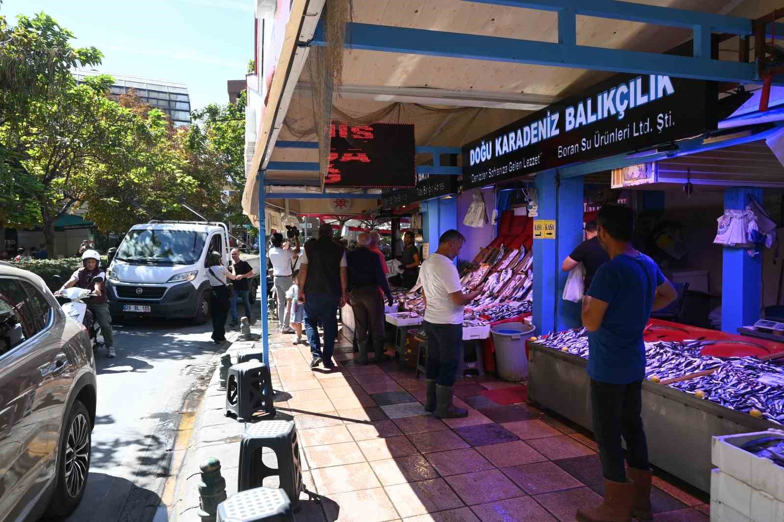 Eskişehir’de ’hayrına’ balık dağıtma yarışı: 2 günde 6 ton dağıtıldı