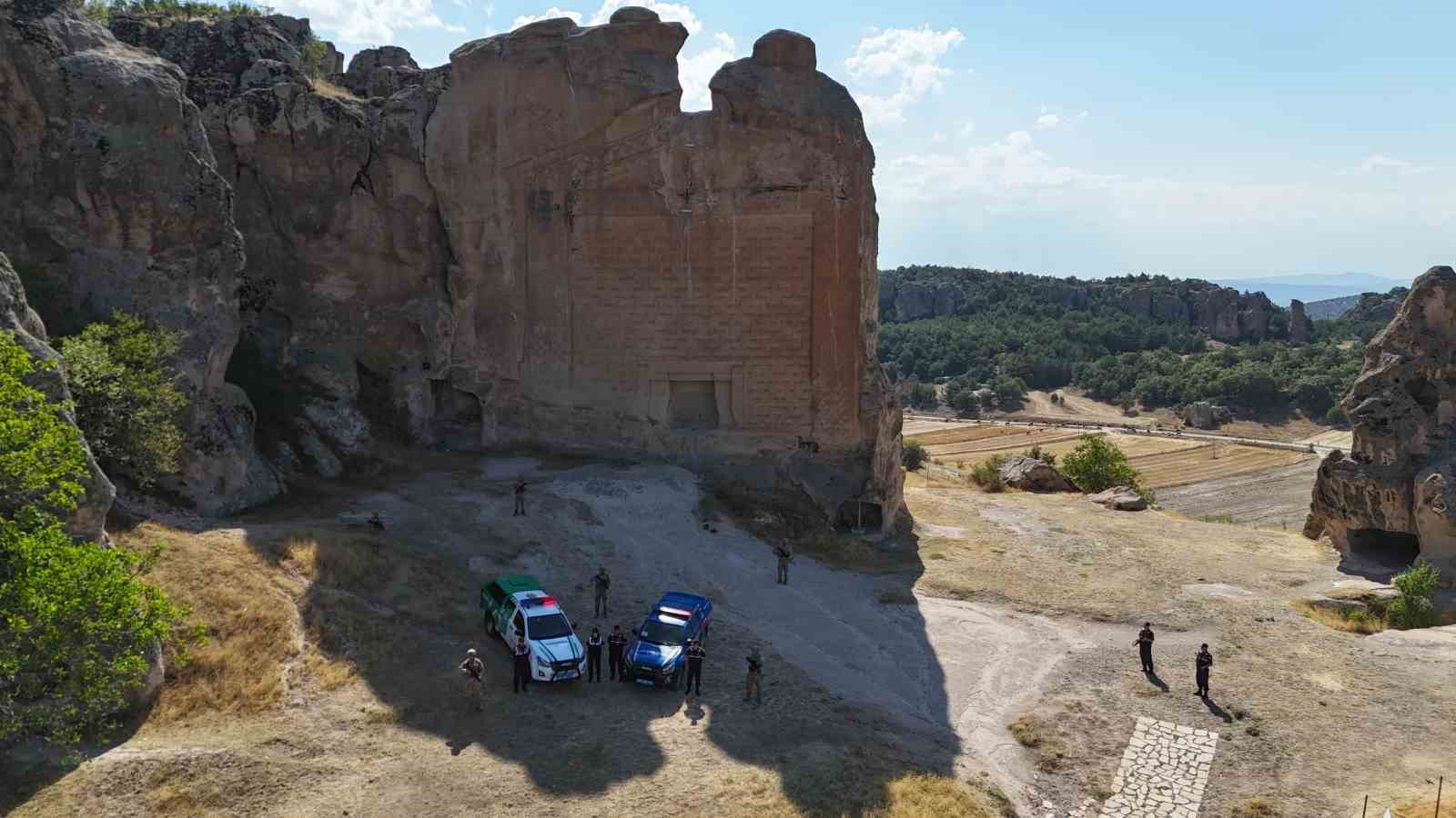 Eskişehir’de jandarma kültürel mirası gözü gibi koruyor