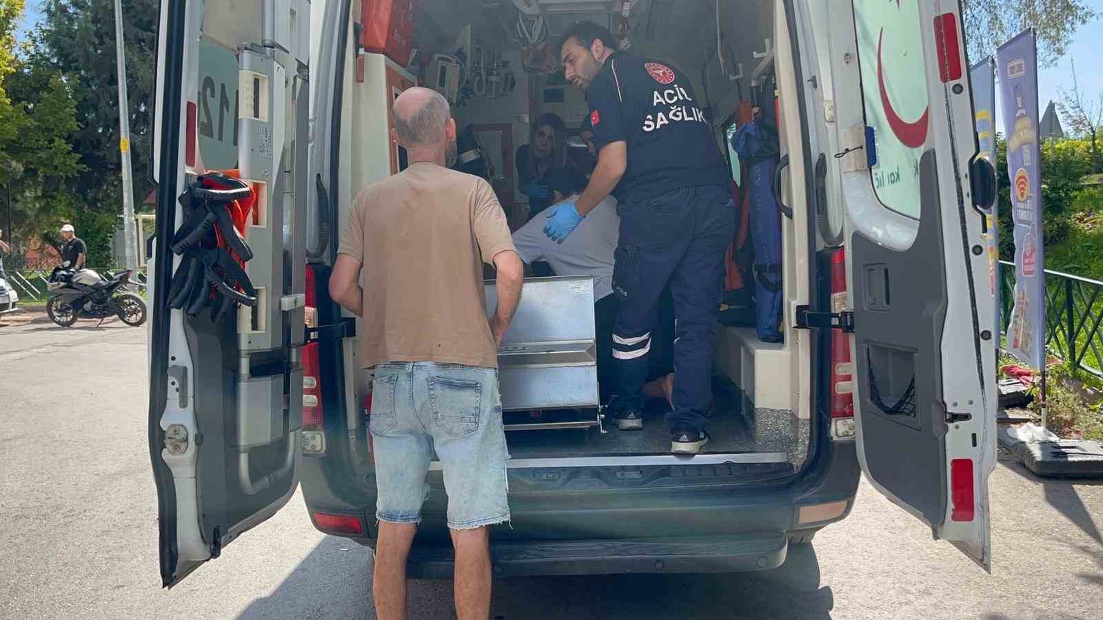 ESKİŞEHİR’DE 2’NCİ KATTAN DÜŞEN KADIN MARKET TENTESİNİ YIKTI!