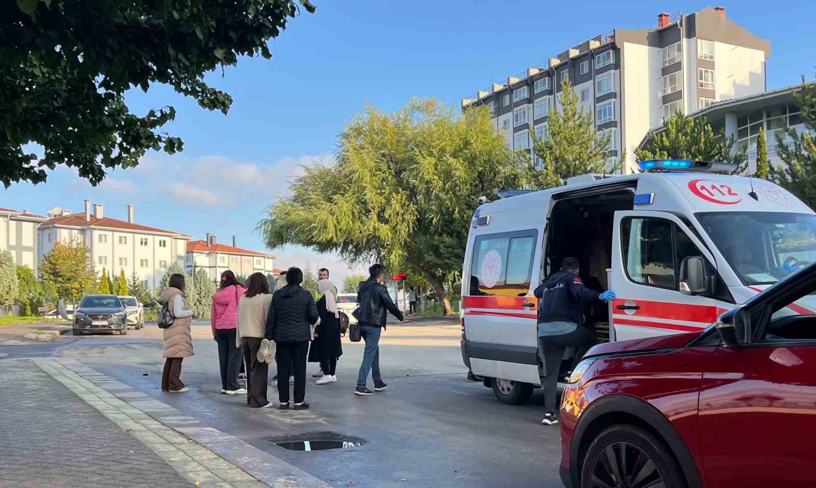 Çarptığı yayanın ardından gözyaşı döktü