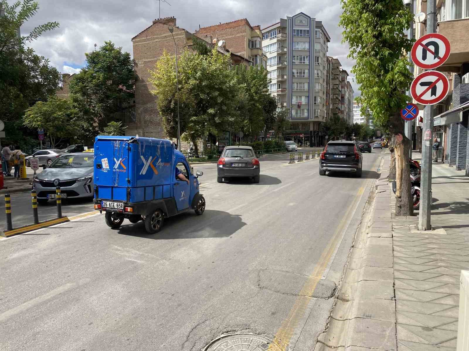İstiklal Mahallesi’ne girmek isteyen sürücülere duba engeli