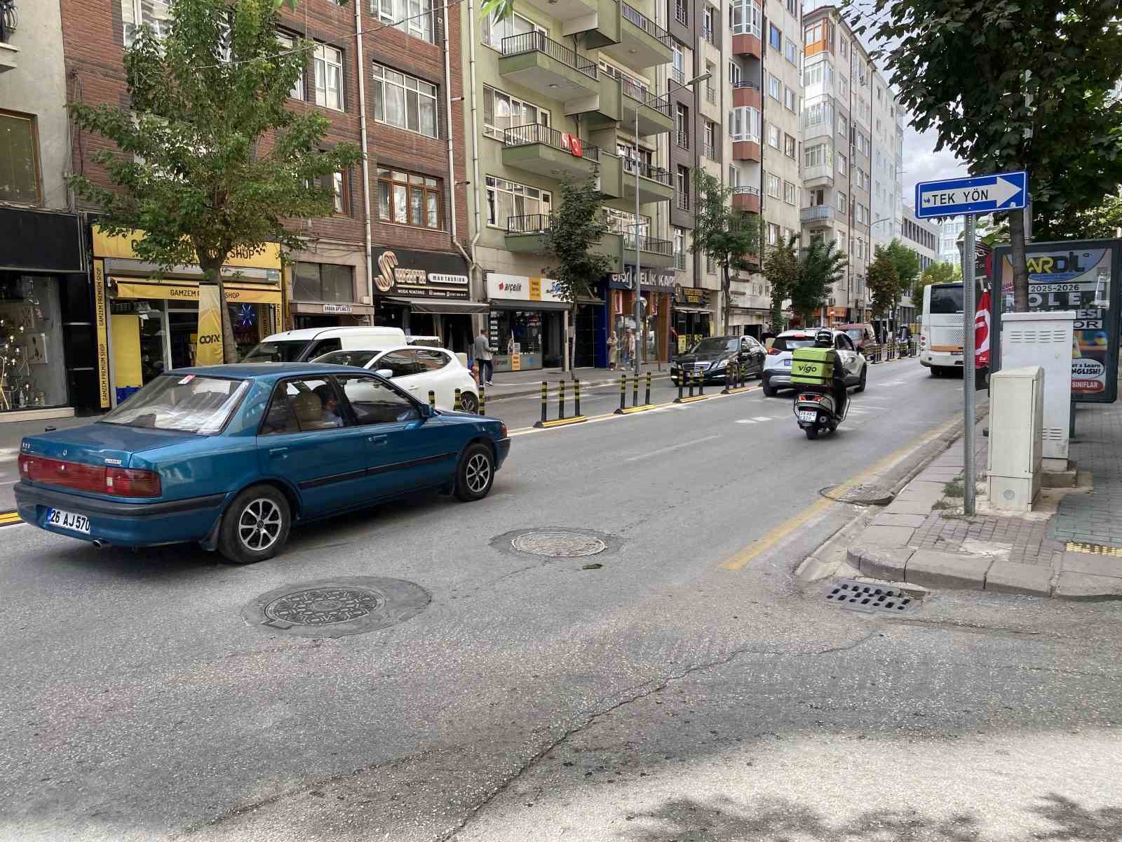 İstiklal Mahallesi’ne girmek isteyen sürücülere duba engeli