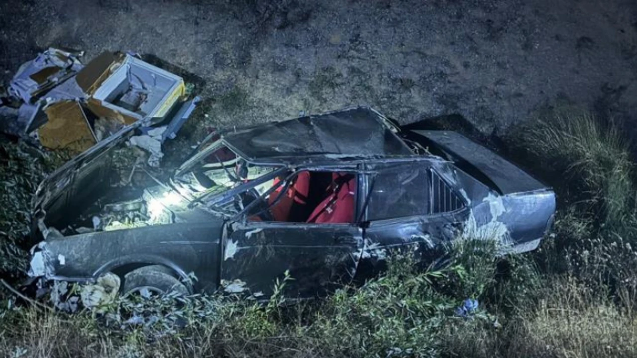 Eskişehir yolunda feci kaza: Otomobil şarampole uçtu!