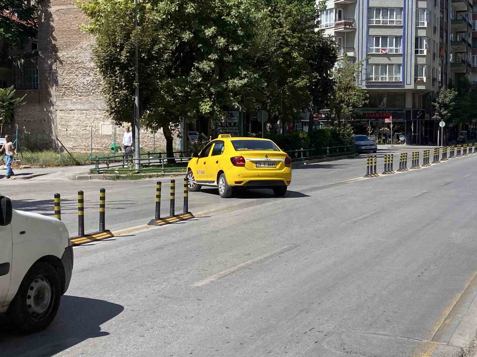 Atatürk Caddesi’nde trafik çilesi bitmiyor
