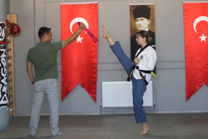 Anadolu Üniversitesi’nin başarılı sporcusu Gülsena Karakuyulu, Avrupa’daki başarısını anlattı
