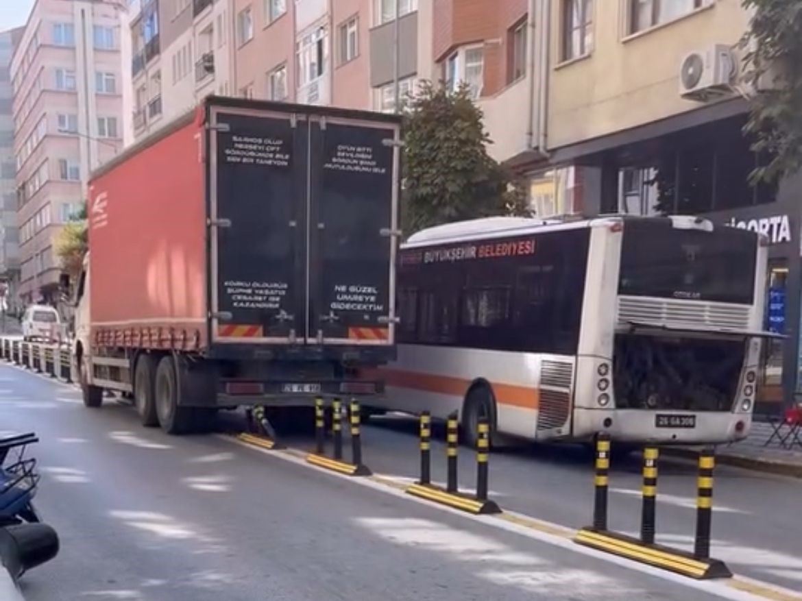 AYŞE ÜNLÜCE’NİN DUBA FELAKETİ: OTOBÜS DURDU, VATANDAŞ ÇİLEDEN ÇIKTI!