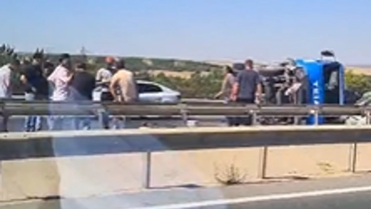 ESKİŞEHİR-ANKARA YOLUNDA FECİ KAZA: KAMYONET YAN YATTI!