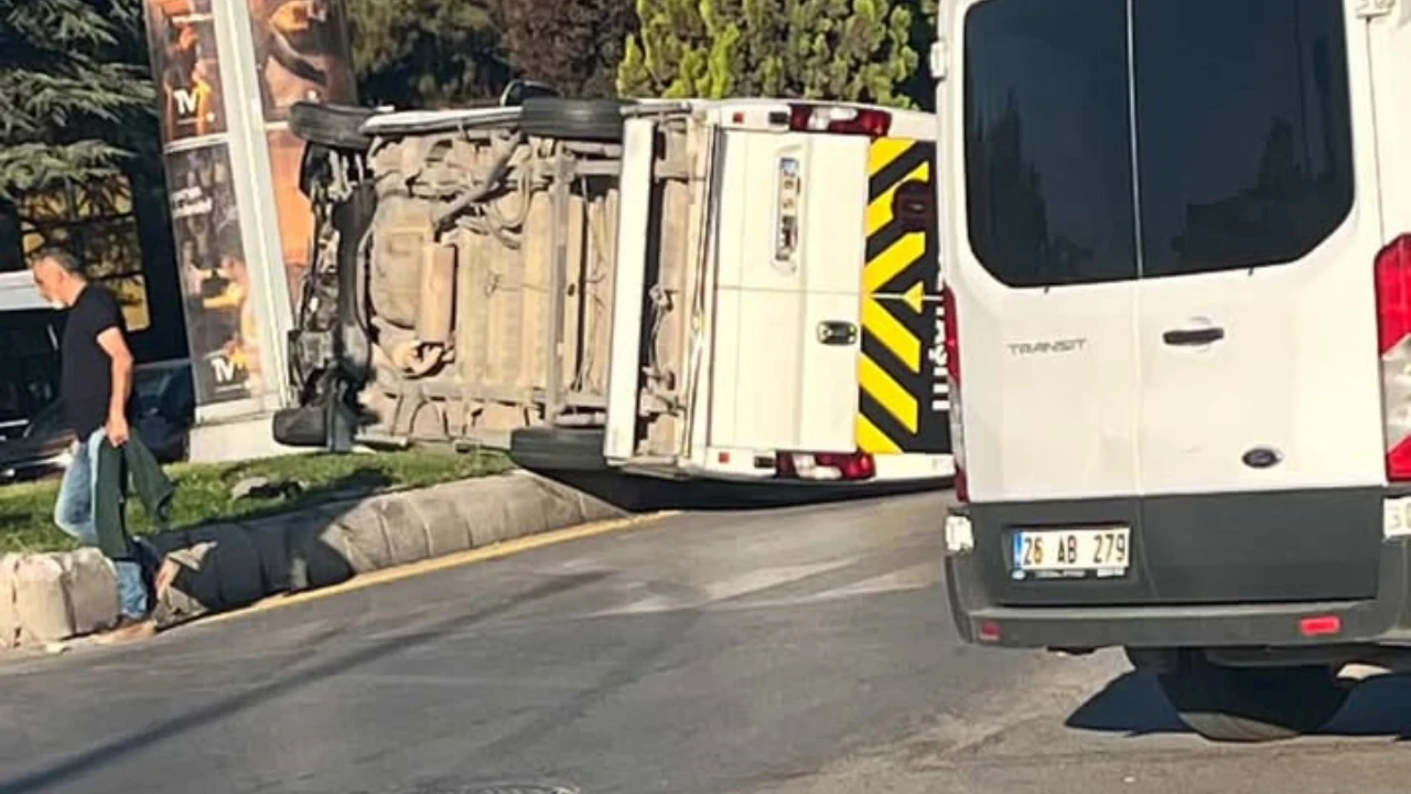 Sabah saatlerinde kaza: Okul servisi virajı alamadı