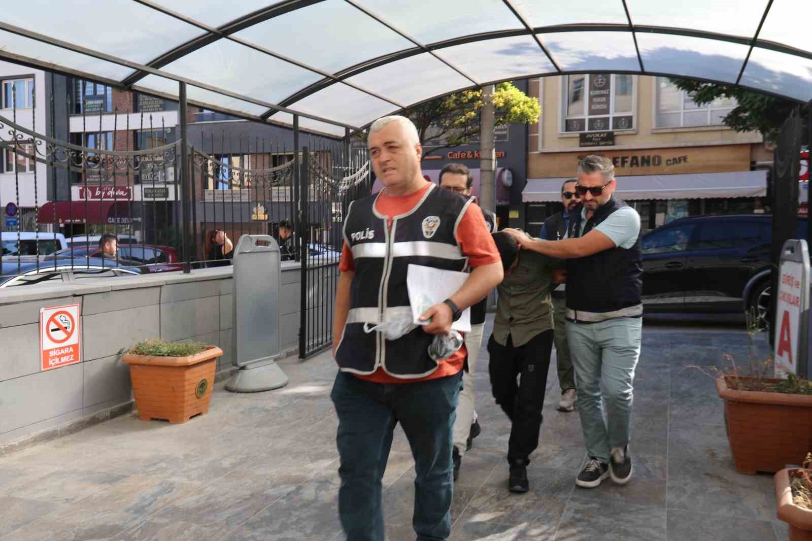 Eşini sokak ortasından döven şahıs adliyeye sevk edildi
