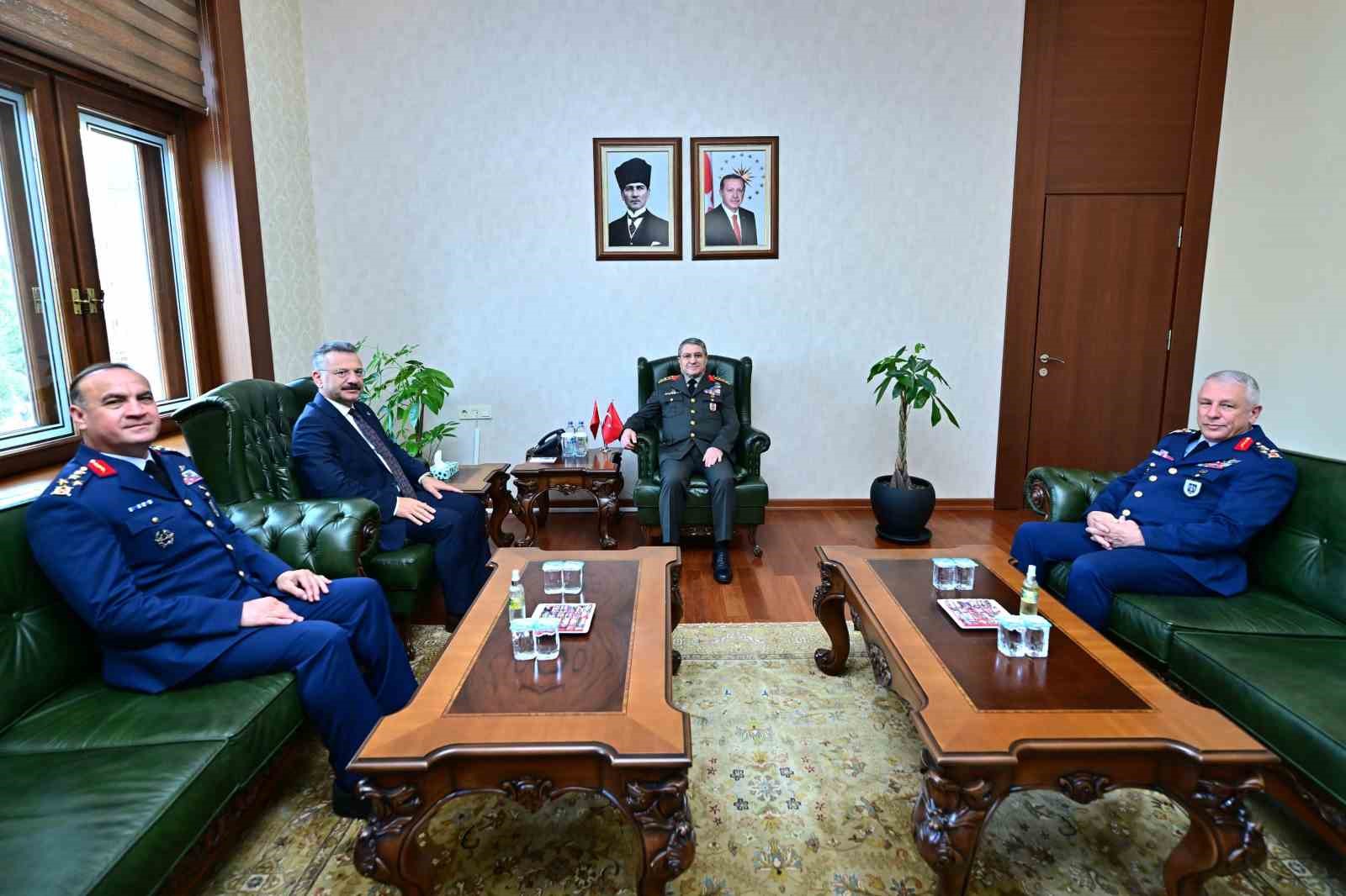 Genelkurmay Başkanı Vali Aksoy’u ziyaret etti