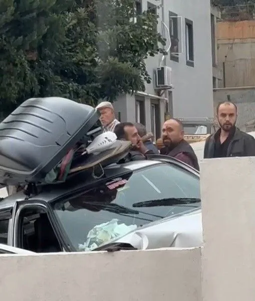 SOPALAR VE ARABALARLA KAOS! BİLECİK’TE AİLELER ÇATIŞTI!