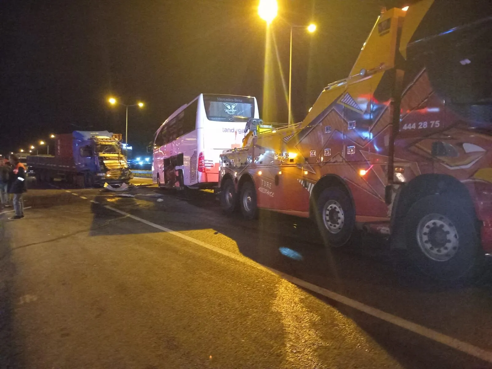 Bursa-Eskişehir Yolunda Feci Kaza: 20 Kişi Yaralandı!