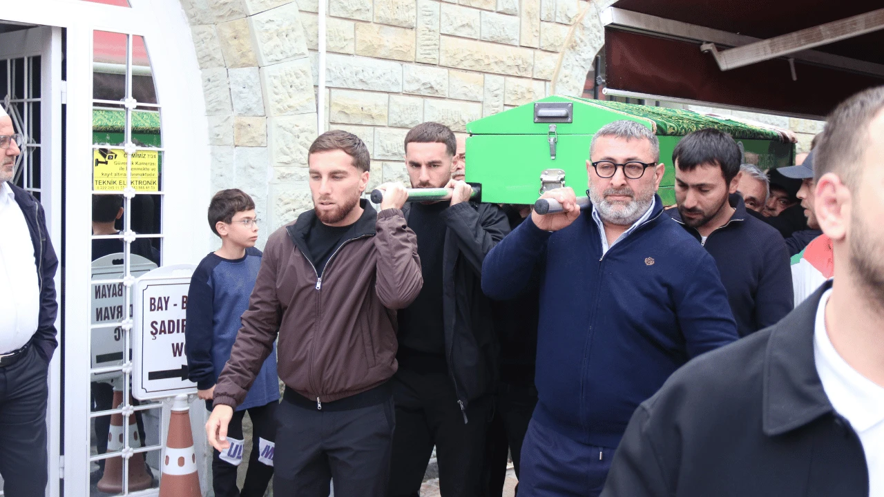 Orkun Kökçü’nün Babaannesi Eskişehir’de Son Yolculuğuna Uğurlandı!