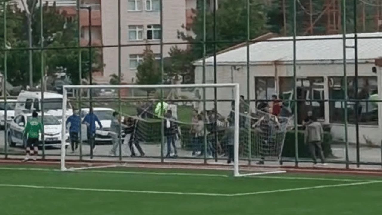 Sahada Bıçak Skandalı: Eskişehir’de Olaylı Maç!