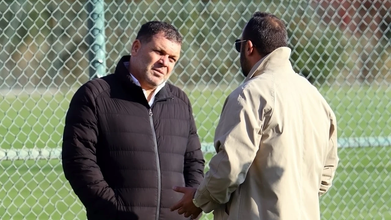 Hakan Şapcı İmzayı Attı, İlk Antrenmanı İzledi!