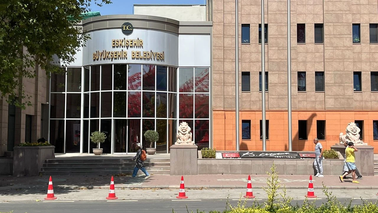 BÜYÜKŞEHİR BELEDİYESİNDEN DAR GELİRLİLER İÇİN 10 TON SOĞAN DESTEĞİ!