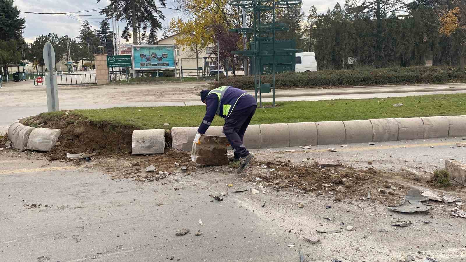 İki araç çarpıştı, sürücü yaralı