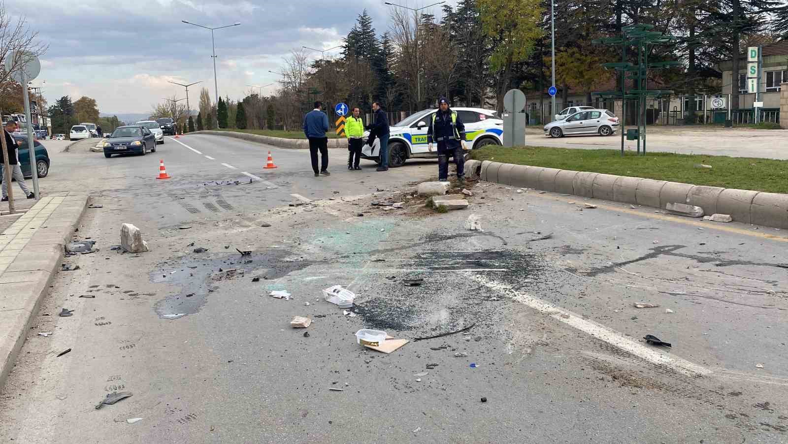 İki araç çarpıştı, sürücü yaralı