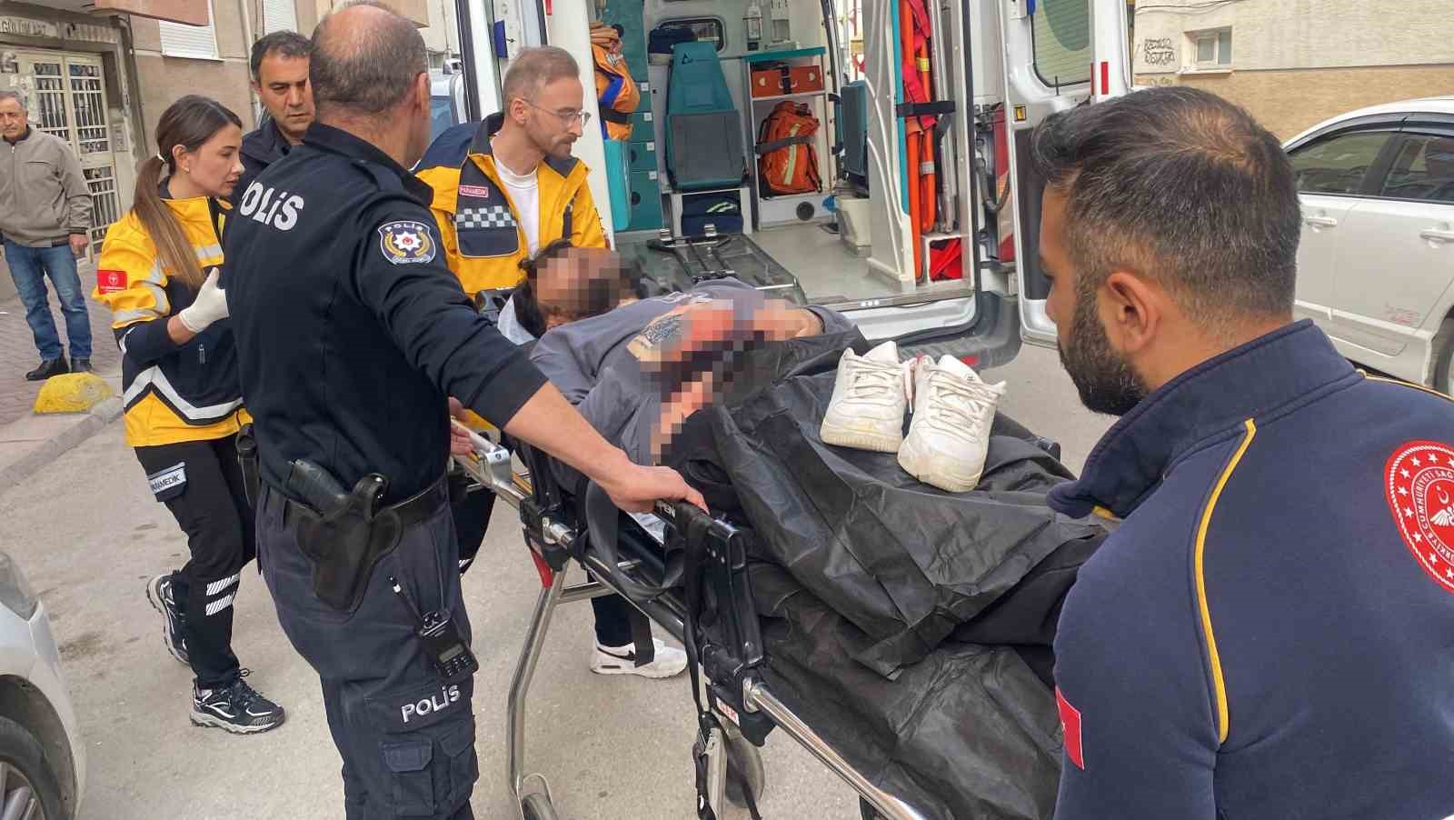 Bıçakla yaralanıp 112’yi arayan şahıs: 