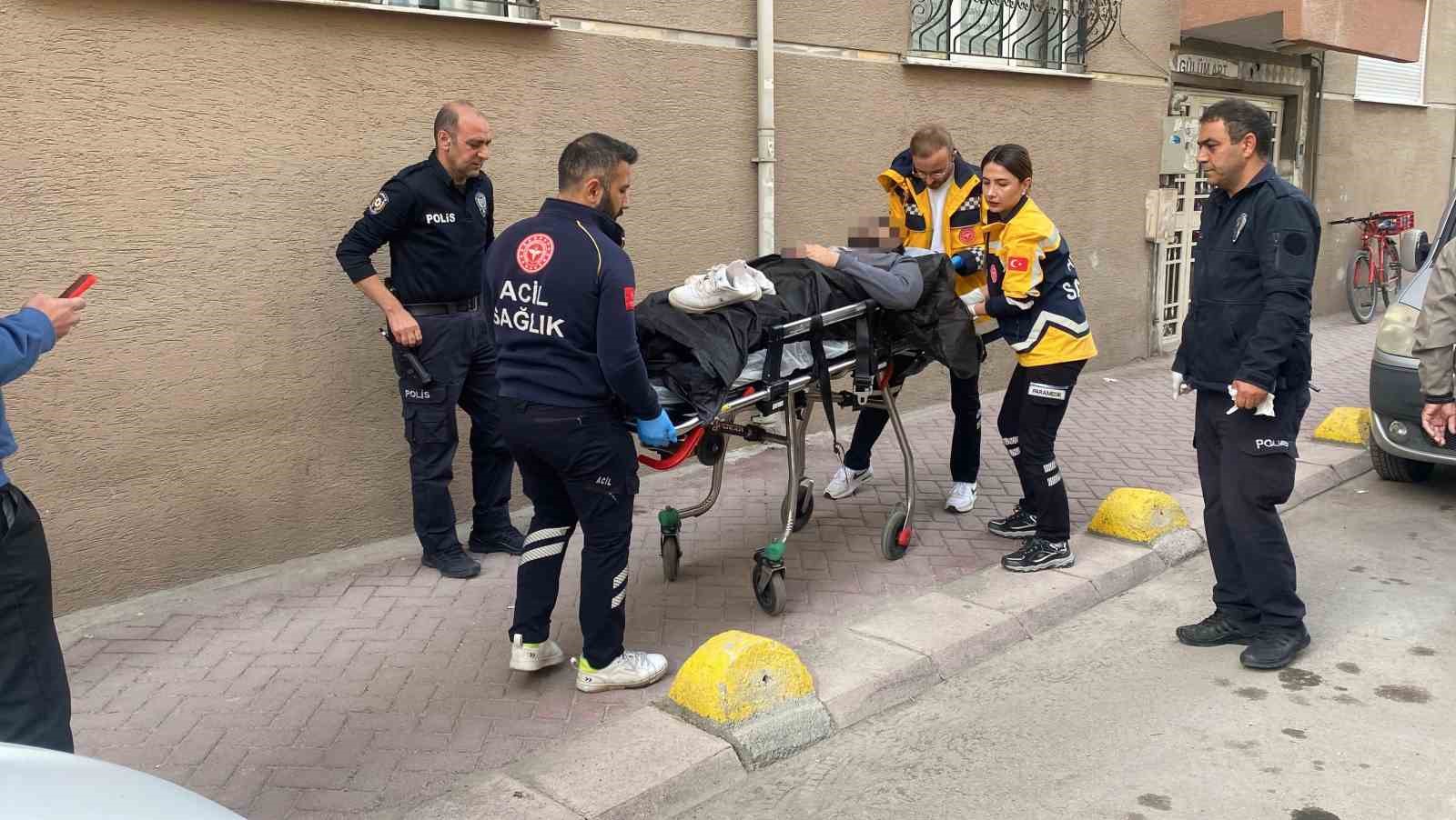 Bıçakla yaralanıp 112’yi arayan şahıs: 